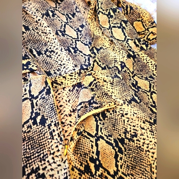 Boohoo Yellow Black Snakeskin Print Size US 8 One Piece Shorts Wrap Tie Zipper - Picture 6 of 11